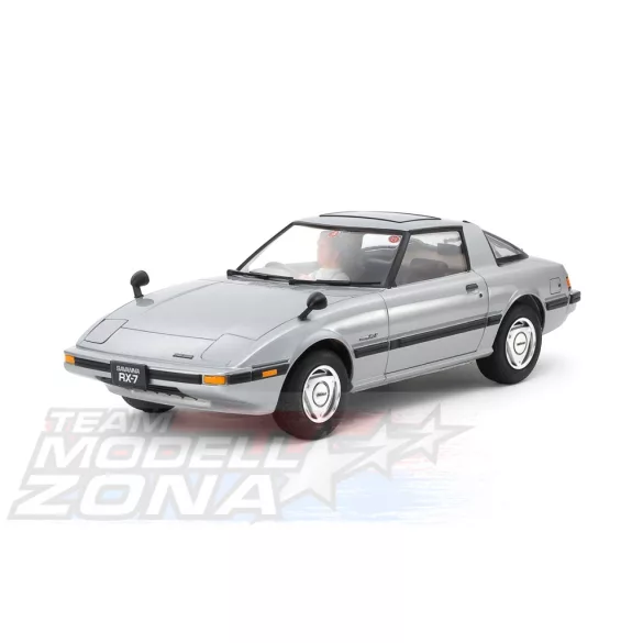 Tamiya 1:24 Mazda Savanna Rx-7 makett