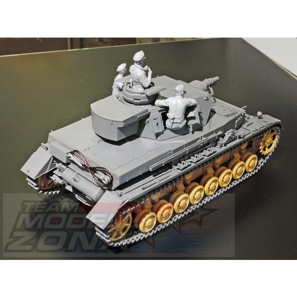 Tamiya - 1:35 Pz.Kpfw.IV Ausf.F - makett három figurával