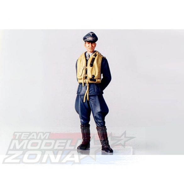 Tamiya - 1:16 German Luftwaffe Ace Pilot - makett figura