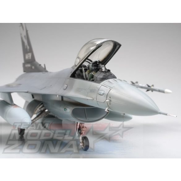 Tamiya Lockeed F-16C Fighting Falcon ANG - makett