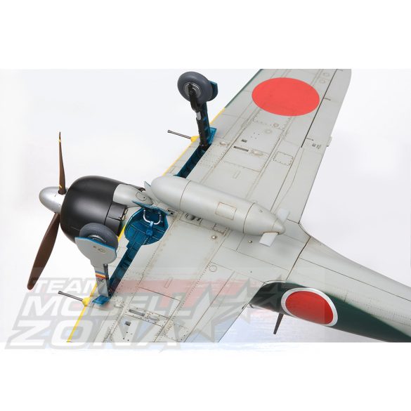 Tamiya -1:48 JPN Mitsub. A6M5/5a Zero Fighter 5 figurával - makett