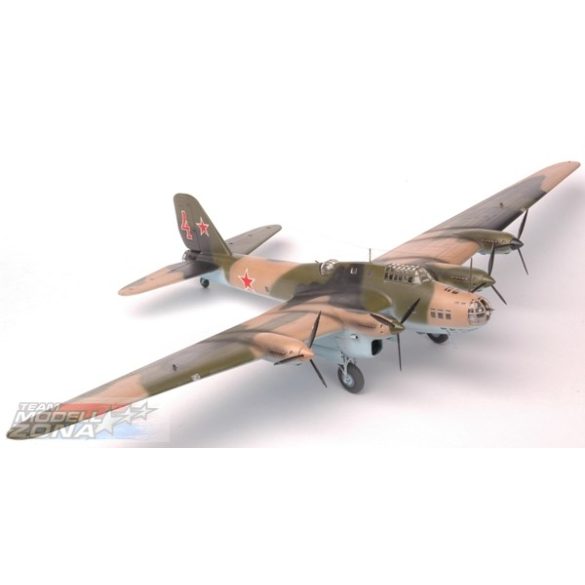 Zvezda Petljakov Pe-8 Soviet long range bomber - makett