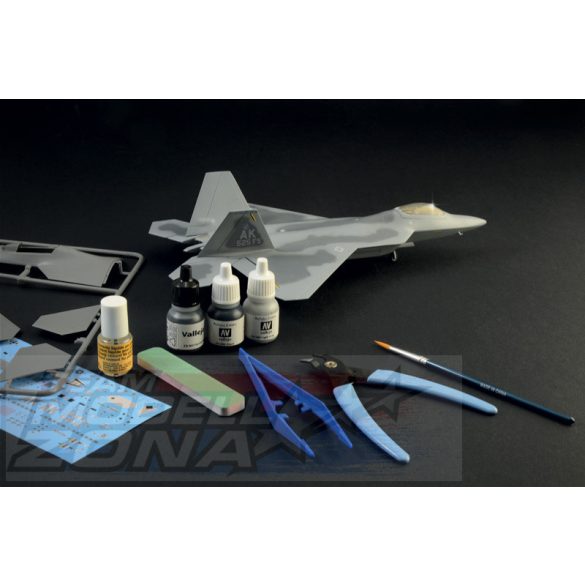 Italeri 1:72 F-22 Raptor - Teljes kezdő szett makett