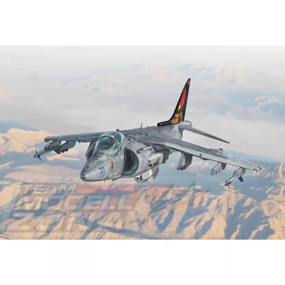 Italeri 1:72 AV-8B Harrier II makett