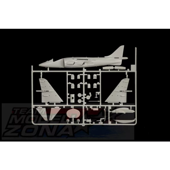Italeri 1:72 AV-8B Harrier II makett