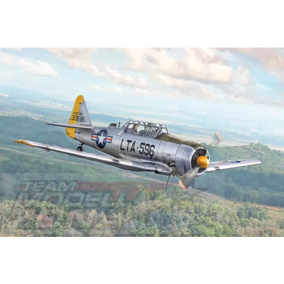 Italeri 1:48 T-6G Texan makett