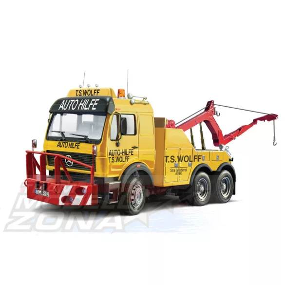 Italeri 1:24 Mercedes-Benz Wrecker truck makett