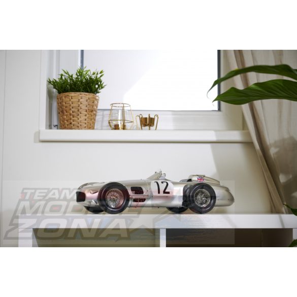 IXO - 1:8 Mercedes-Benz W196 Fangio #8 - hangos - fémelemekkel - prémium építőkészlet