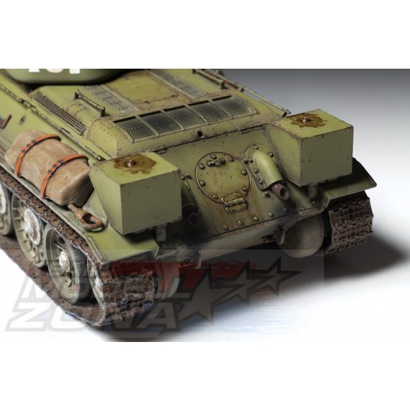 1:35 WWII Soviet Light Tank BT-7
